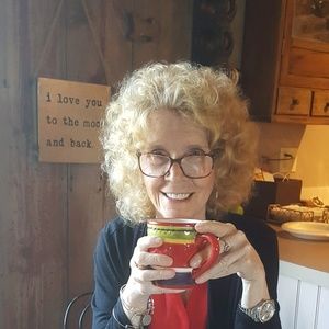 Meet your Posher, Debbie